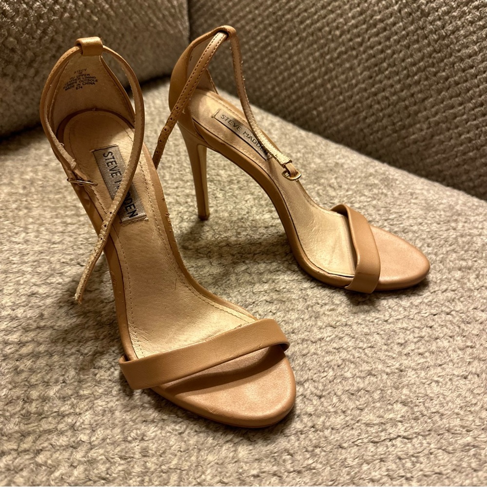 Steve Madden Nude Heels size 7